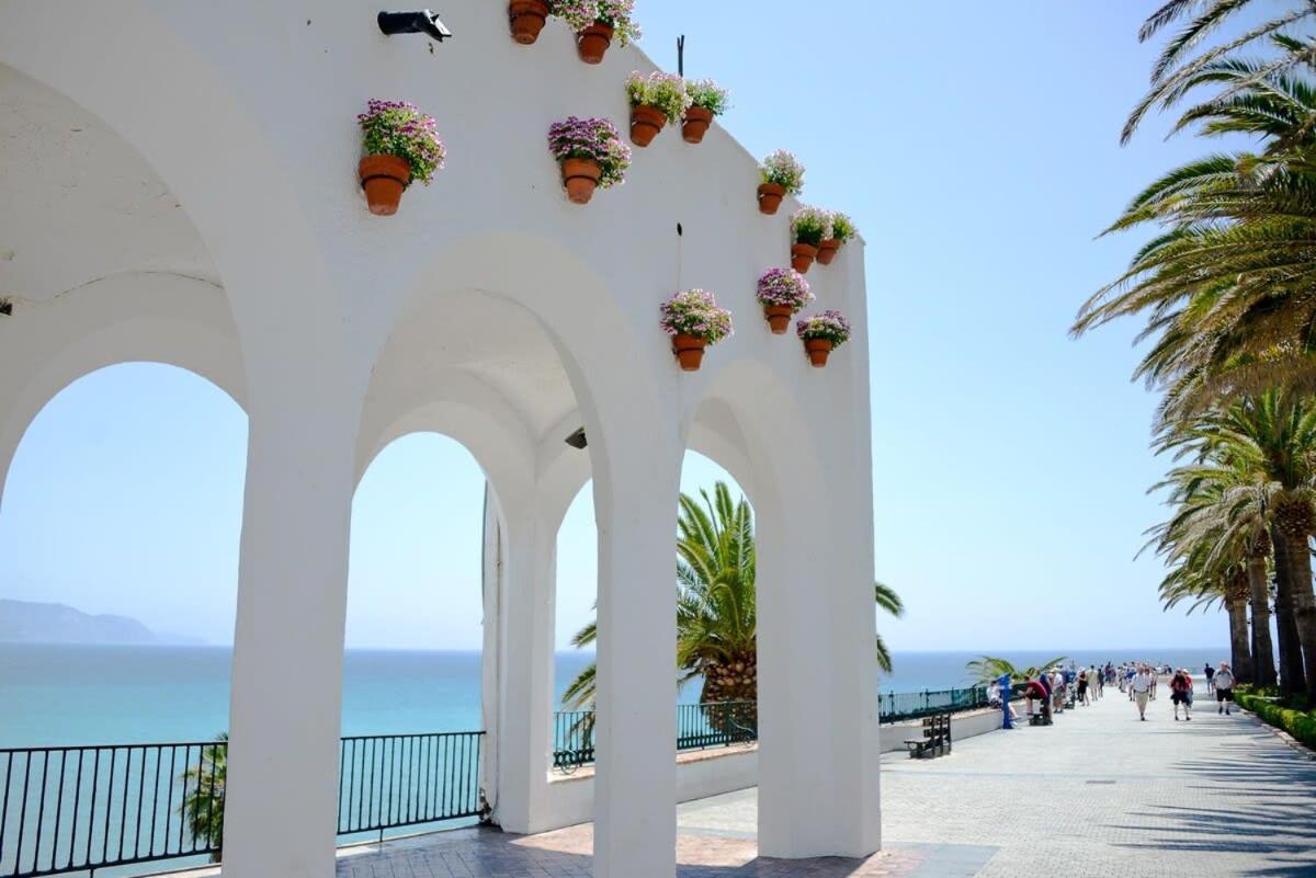 Hernan Cortes Nerja Buitenkant foto